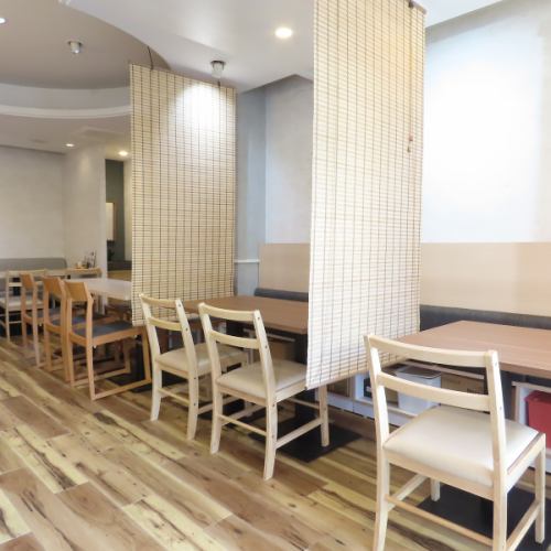 <p>海老名駅5分！イオン内にある居酒屋という珍しい立地に構える当店は、バリアフリーですので、どなたでも気軽にご利用いただるのも魅力♪また、20名様以上なら貸切も可能です！最大28名様まで対応しておりますので各種ご宴会にもピッタリ！【海老名/居酒屋/海鮮/宴会/飲み放題/忘年会/新年会/歓送迎会/飲み会/貸切】</p>