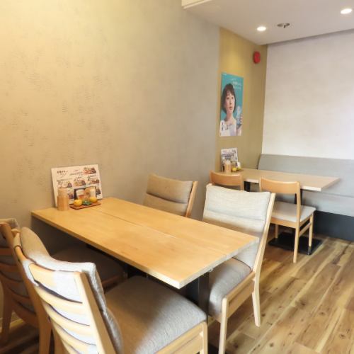 落ち着いた雰囲気の店内で、気の知れた仲間や会社の同僚とのお食事、女子会等はいかがでしょうか♪お料理・ドリンクメニュー多数ご用意しておりますので皆様でお愉しみいただけます☆ぜひ、様々なシーンでご利用ください。貸切等につきましてはお気軽に店舗までお問い合わせください。
