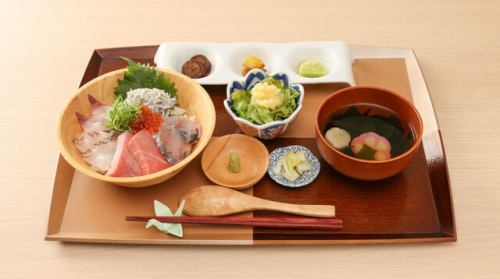 【ランチメニュー】おすすめ海鮮丼定食など全7種類ご用意しております！