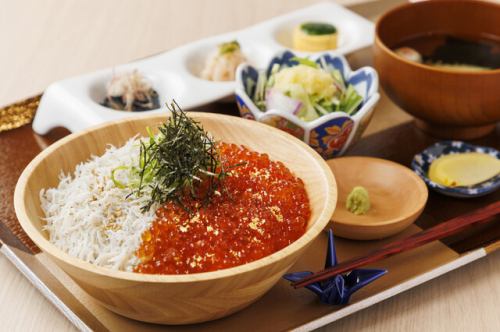 釜揚げしらすといくら丼定食