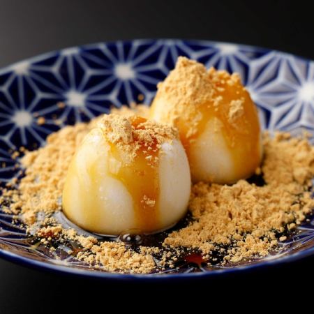 Yukimi Daifuku with Brown Syrup and Soybean Flour