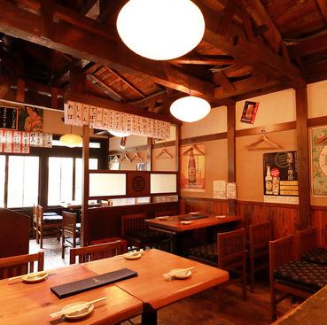 広々とした落ち着いた店内で旨いもつをはじめとした絶品料理をお楽しみください。気軽に寄れて、肩肘はらずに過ごせ、帰る時には一日の疲れが癒されているようなお店を目指しております。お仕事帰りやデートなどのご利用をお待ちしております。