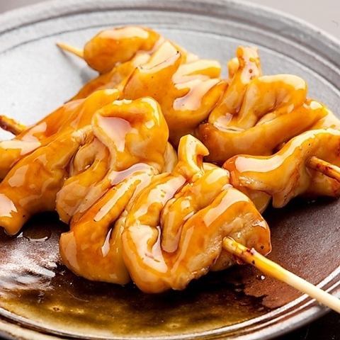 備長炭で焼き上げるもつ焼きは絶品!お酒にもぴったりです♪