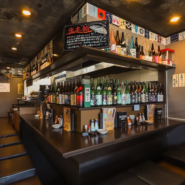 当店は、オープンカウンターでスタッフとの会話を楽しみながら食事をお楽しみいただけます。気軽に立ち寄れる雰囲気で、ひとりの時間を充実させることができます。美味しい料理を味わいながら、心地よい会話でリラックスしたひとときをお過ごしください。友人と一緒でも、お一人様でも、お気軽にお越しくださいませ！