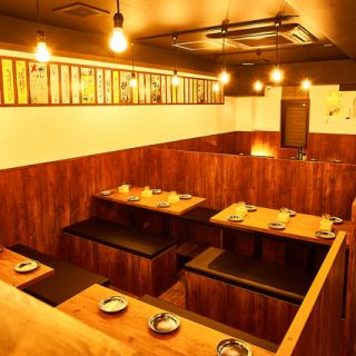 您想在私人空间里享受日本的味道吗？我们的日式包房虽然都是私人座位，但充满了日本的精髓。请品尝使用严选食材烹制的日本料理，度过轻松的时光。您可以在舒适的日式空间中度过特别的时光。