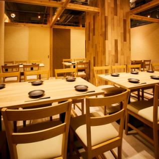 We also have a large private room that is recommended for large groups! Please spend a wonderful time while enjoying delicious food and delicious sake.