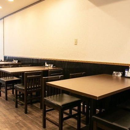 みんなでワイワイ!最高の集まり。大人数での宴会も大歓迎です!広々としたワンフロアの店内は、使い勝手抜群!一体感のある空間は、歓迎会・送別会などの各種宴会はもちろん、同窓会やイベントの打ち上げにも最適!周りを気にせず盛り上がれます。貸切は30~42名様まで対応可能。いつでもお気軽にお問い合わせください。