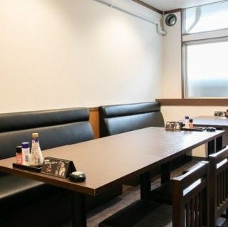 【店舗貸切:30~42名様】大規模宴会に◎開放感のある空間で一体感ある宴会を。30~42名様まで貸切大歓迎!店舗をまるごと貸し切ることで最大42名様までご利用いただけます。二次会や打ち上げなど大規模宴会も当店にお任せください!親しい仲間や会社の宴会、プライベートな空間で思い思いの時間をお過ごしいただけます。