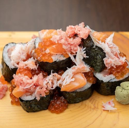 名物!海鮮こぼれ巻き寿司