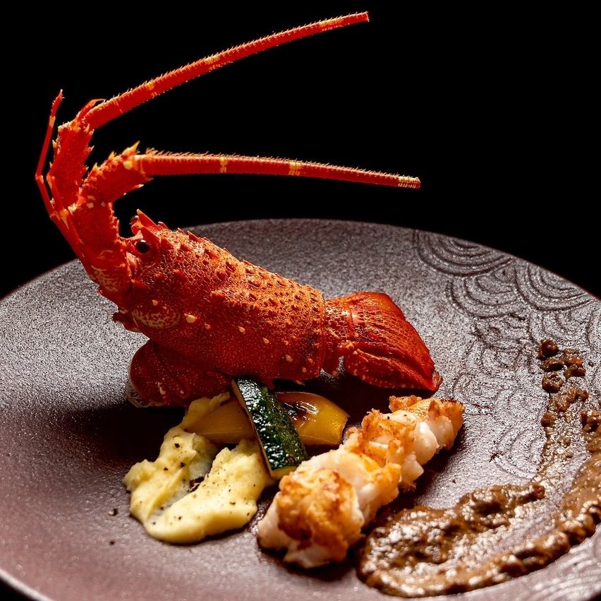 週末限定ランチコースをご用意。毛和牛と高級海鮮を鉄板焼で堪能