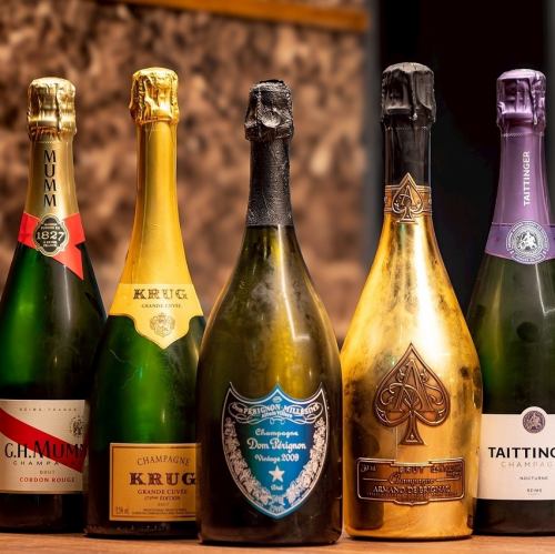 店内に並ぶ様々なお酒もお楽しみください