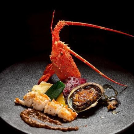 【特選　輝コース】黒毛和牛ステーキ＆イセ海老・活きアワビの海鮮盛合せ《全11品/13,500円》