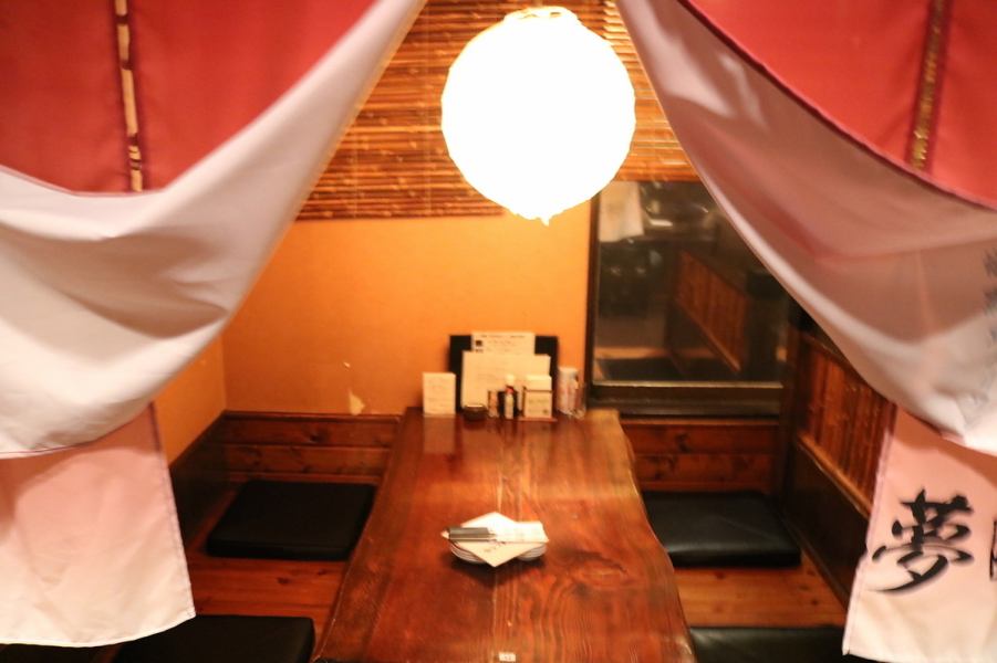 当店では【半個室】をご用意。2名様からご利用OK！周りの目を気にせずにお食事いただくことができます♪