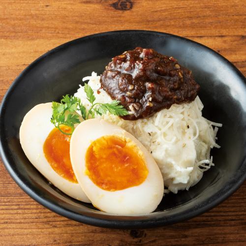 炙り黒豚味噌のポテサラ味玉添え