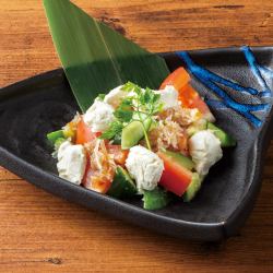 鯨梅水晶とクリームチーズ和え