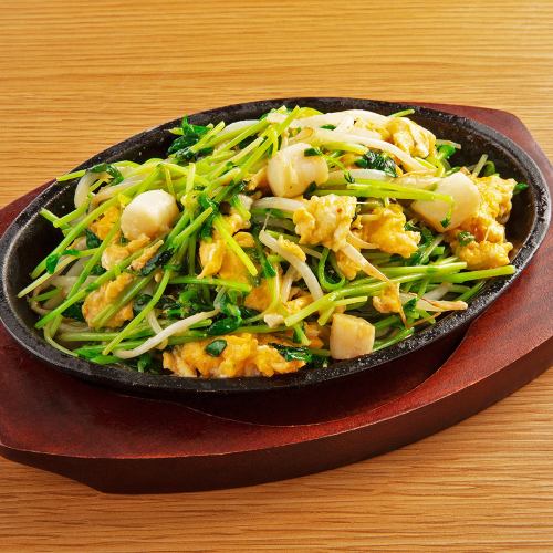 イタヤ貝と玉子の豆苗炒め