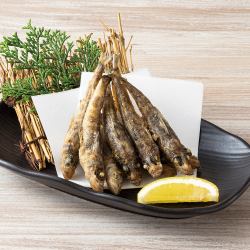 Deep-fried Mehikari (from Aichi Prefecture) / Deep-fried Nanban shrimp (from the Sea of Japan)