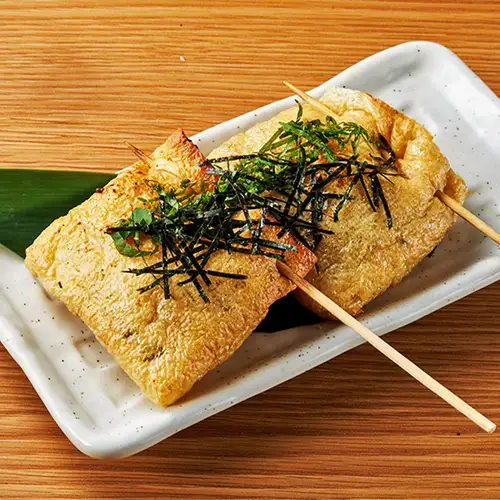 香酥豆腐配葱花、肉末和奶酪