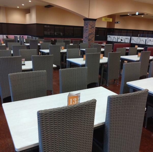 広々とした店内にはお席を276席ご用意しております!ゆったりとした空間で様々なシーンに対応できます♪また、個室も2部屋完備しているためプライベートな空間を楽しみたい方にもおすすめです!親しい友人との食事やビジネスミーティング、特別なイベントなど、あらゆる用途におすすめです!ぜひご利用ください☆