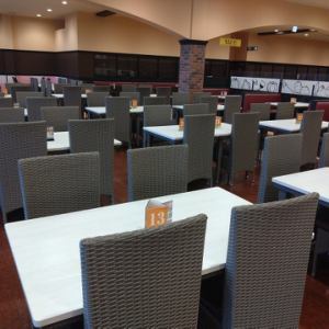 全席310席を誇る広々とした店内にはさまざまなテーブル席が完備されています!お子様連れのファミリーや同窓会、打ち上げ、歓送迎会など、各種集まりに大人気の空間です!また、プライベートな時間を楽しめる個室も2室ご用意しており、周りを気にせずにお食事を楽しむことができます◎皆様の特別なひとときを☆