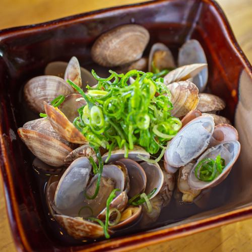 [A delicious treat that will melt in your mouth!] Steamed clams in sake