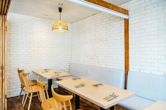 店内奥のお席は半個室としてご利用可能です！