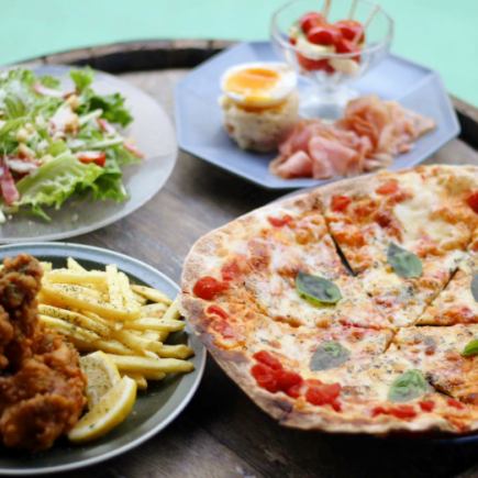 【2H飲み放題付き】名物クリスピーチキンとピッツァを楽しむご褒美コース　4,900円(税込)