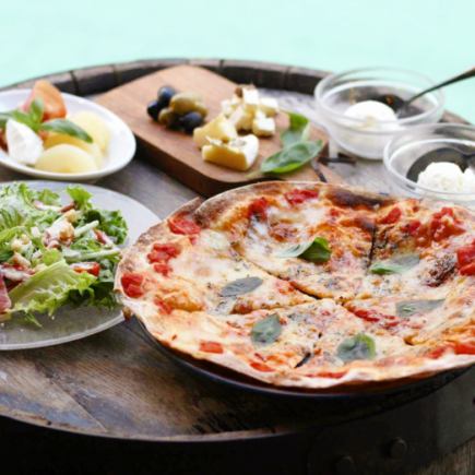 【2H飲み放題付】梨と生ハムのマスカルポーネ、自家製窯焼きピザ、女子会コース　4,900円(税込)