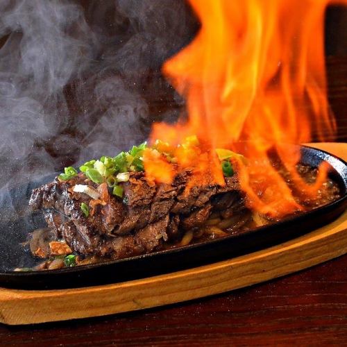 [◆Fire Steak◆] Our specialty! Tender skirt steak that is drizzled with tequila and flames up in front of your eyes♪