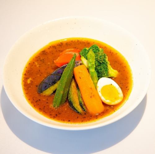[Maximize the taste of the four seasons! Contains 2 seasonal vegetables] Seasonal vegetable soup curry