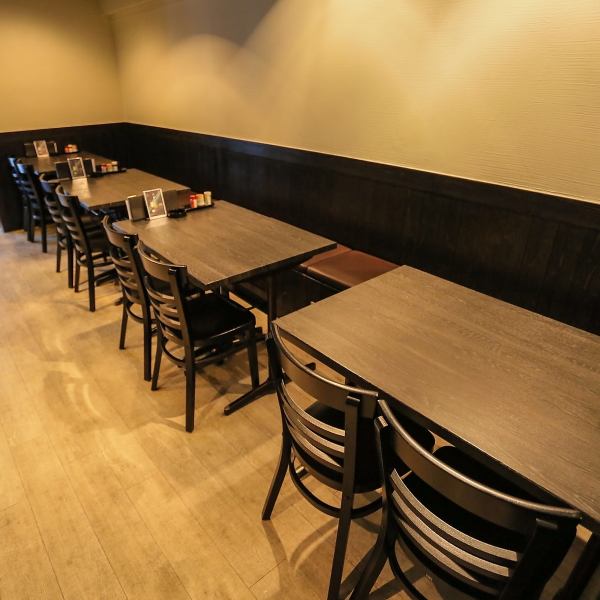 ◆◇宴会・飲み会利用に◆◇会社の宴会やご友人同士での飲み会利用にもピッタリ！テーブル席は最大16名様でのご利用が可能◎また壁で仕切られた半個室席は5名様でご利用頂けます！