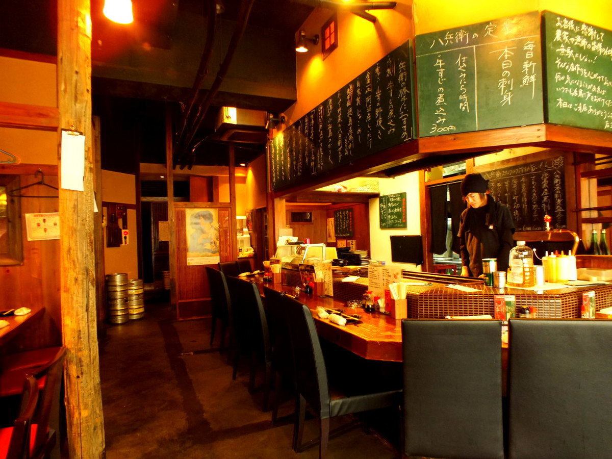 炉端の醍醐味！店内はアットホームな空間のいきつけにしたいお店