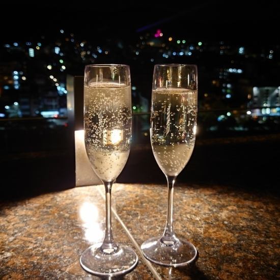 Enjoy some time just for two in a private room with dim lighting and a relaxing atmosphere.