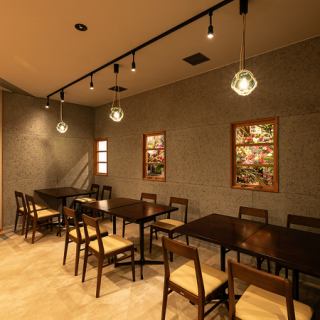 桌子可连接，方便多人聚餐。欢迎举办公司宴会等大型活动！