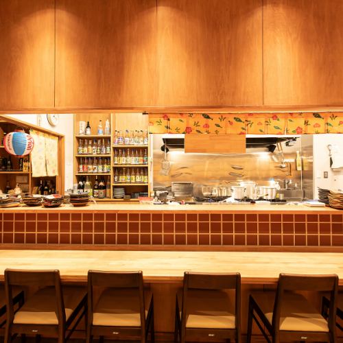 店内设有6个吧台座位，您可以悠闲地享用美食！