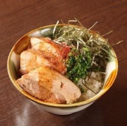ラフテー丼 並