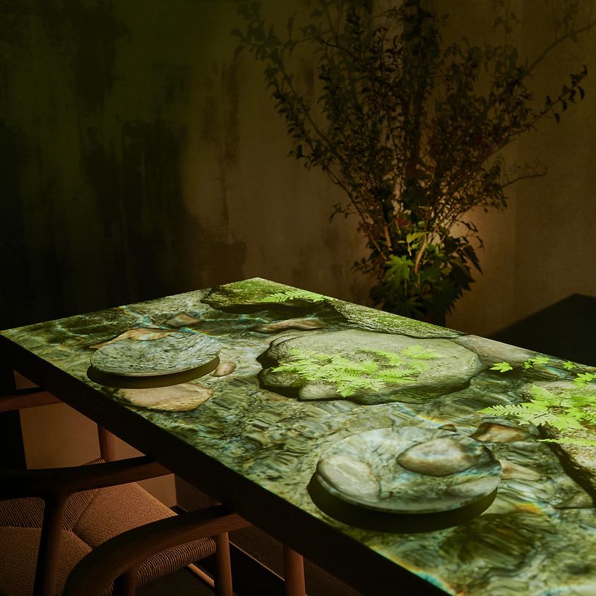 Enjoy your meal with projection mapping