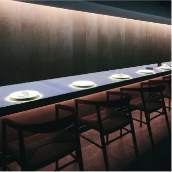 Strollers and wheelchairs are also available.There is a small step at the entrance, but our staff will help you, so please don't worry (please contact us by phone).