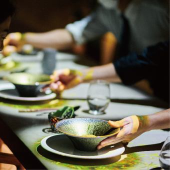 Our staff will serve you the food face to face.We also accept photo shoots, so please feel free to ask us.