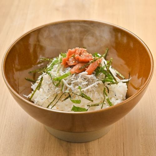 しらすと梅肉の出汁茶漬け