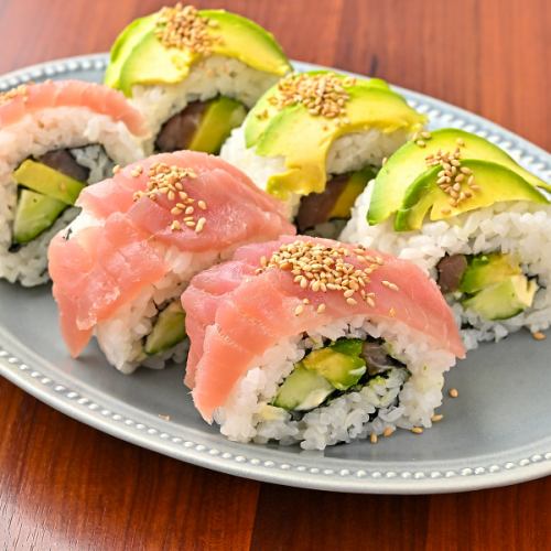マグロとアボカドのカリフォルニアロール