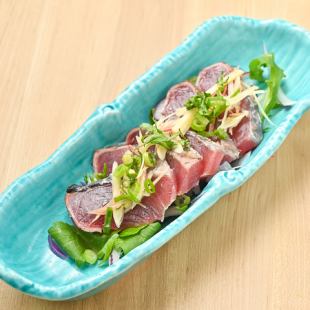 たっぷり薬味の鰹のたたき