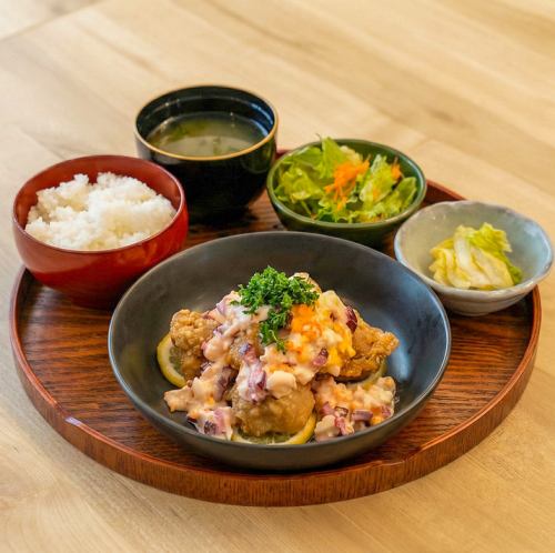 炸鸡配塔塔酱套餐