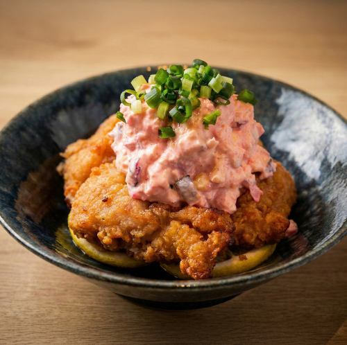 炸鸡配自制塔塔酱