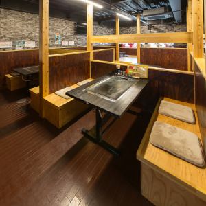 テーブル席は女子会などのご利用にも最適！気の合う仲間と楽しいひとときをお過ごしいただけます。リラックスした雰囲気でお楽しみください。