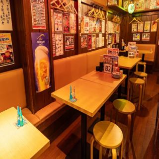 【サク飲みに】少人数で和気あいあいとお料理とお酒を楽しめるテーブル席!西鉄福岡(天神)駅より徒歩約6分と駅近なのでフラッと気軽にお立ち寄りください♪