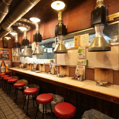 <p>【一人焼肉満喫】仕事を一日頑張ったご褒美に！お一人様でゆっくりお食事を楽しんでいただける、お席でこだわりの焼肉を楽しみませんか？ご自身のペースでお肉を焼きながらゆっくりと晩酌。一人だからこそ味わえる贅沢な時間をお過ごしください。</p>