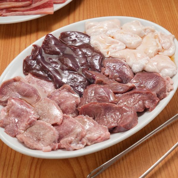 【当店一番人気☆】必食のホルモン4種の盛り合わせ～ホルモンセット（4種類）～⇒☆1,738円（税込）☆