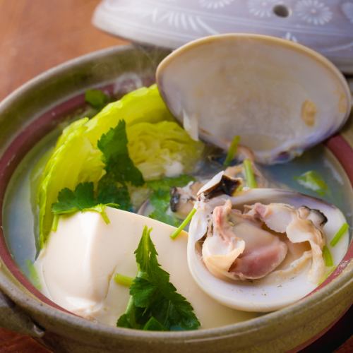 Clams and umami-infused cabbage steamed in sake