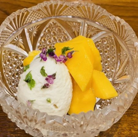 Mango and mascarpone white chocolate